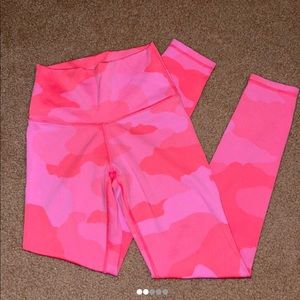 Aerie pink camo leggings